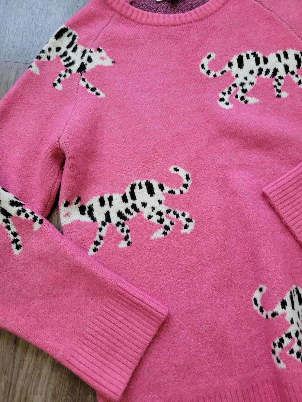THML Pink Snow Leopard Pullover Sweater Animal Print Eclectic Arty Kitsch LG - Picture 5 of 9